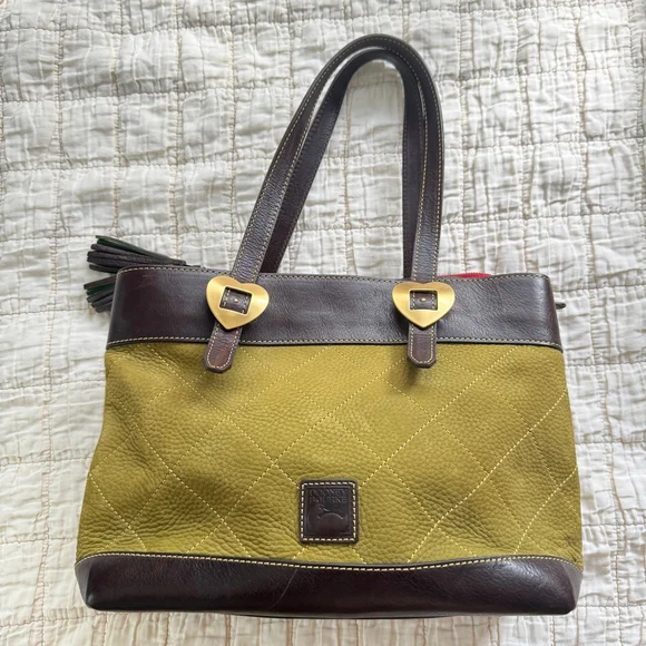 Dooney & Bourke Leather Quilted Purse W/ Cute Heart Buckle - Picture 2 of 10